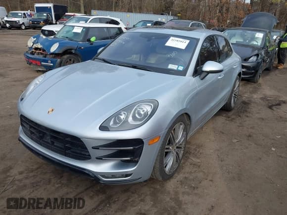 ✅ 2015 Porsche Macan Turbo • VIN: WP1AF2A57FLB96758 • Lot: 41585014. Listed on IAAI with 129,886 mi. Free auction sales archive from the USA and detailed vehicle history report at DreamBid. Image 17.
