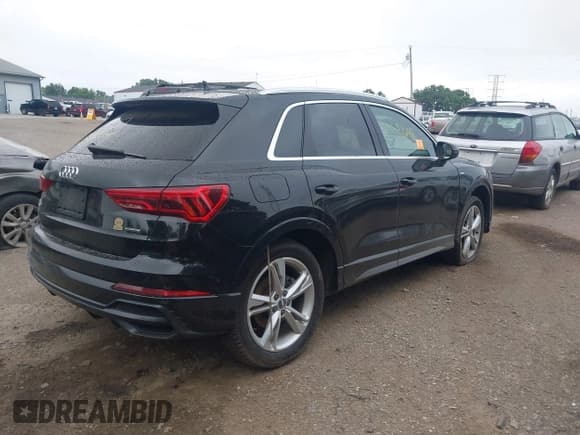 ✅ 2020 Audi Q3 S line Premium • VIN: WA1DECF31L1041381 • Lot: 42621648. Wystawiony na IAAI z przebiegiem 76 000 mil. Bezpłatny archiwum sprzedaży aukcyjnych z USA i szczegółowy raport historii pojazdu na DreamBid. Zdjęcie 4.
