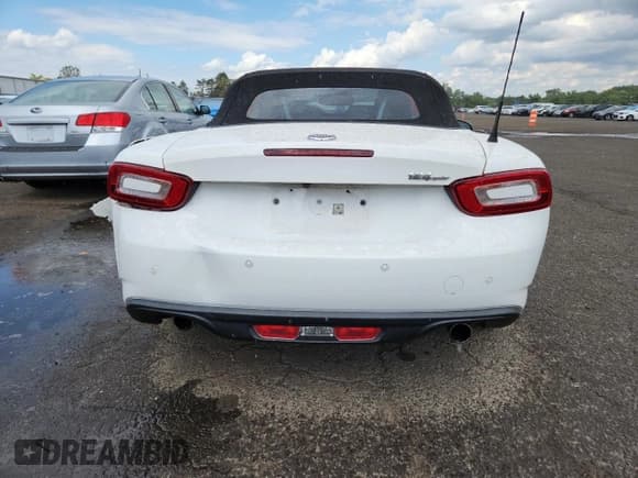 ✅ 2017 FIAT 124 Spider Lusso • VIN: JC1NFAEK8H0106385 • Lot: 70688695. Wystawiony na Copart z przebiegiem 22 624 mil. Bezpłatny archiwum sprzedaży aukcyjnych z USA i szczegółowy raport historii pojazdu na DreamBid. Zdjęcie 6.