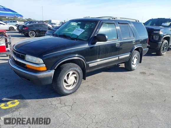 ✅ 2000 Chevrolet Blazer LT • VIN: 1GNDT13W5Y2244197 • Lot: 41440176. Wystawiony na IAAI z przebiegiem 133 797 mil. Bezpłatny archiwum sprzedaży aukcyjnych z USA i szczegółowy raport historii pojazdu na DreamBid. Zdjęcie 2.