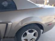 ✅ 2002 Ford Mustang Standard • VIN: 1FAFP40402F186628 • Lot: 43301489. Wystawiony na IAAI z przebiegiem 1 313 913 mil. Bezpłatny archiwum sprzedaży aukcyjnych z USA i szczegółowy raport historii pojazdu na DreamBid. Zdjęcie 6.