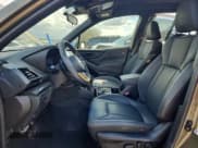 ✅ 2023 Subaru Forester Wilderness • VIN: JF2SKAMC2PH429232 • Lot: 81007805. Wystawiony na Copart z przebiegiem 24 929 mil. Bezpłatny archiwum sprzedaży aukcyjnych z USA i szczegółowy raport historii pojazdu na DreamBid. Zdjęcie 7.