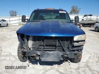 ✅ 2003 GMC Sierra 3500 SLT • VIN: 1GTJC33113F121042 • Lot: 73668454. Wystawiony na Copart z przebiegiem 246 510 mil. Bezpłatny archiwum sprzedaży aukcyjnych z USA i szczegółowy raport historii pojazdu na DreamBid. Zdjęcie 5.