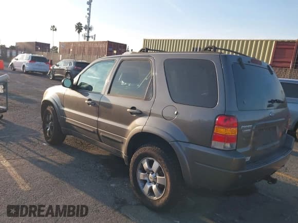 ✅ 2004 Ford Escape Limited • VIN: 1FMCU94184KA49168 • Lot: 43643977. Listed on IAAI with 267,499 mi. Free auction sales archive from the USA and detailed vehicle history report at DreamBid. Image 3.
