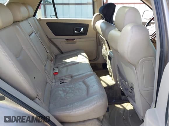 ✅ 2004 Cadillac SRX • VIN: 1GYDE637640153724 • Lot: 42076063. Listed on IAAI with Not provided. Free auction sales archive from the USA and detailed vehicle history report at DreamBid. Image 8.