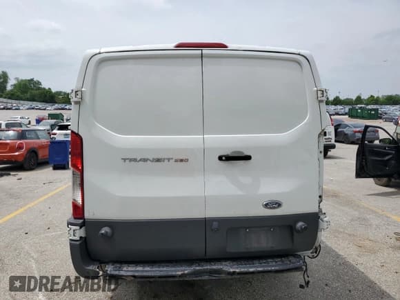 ✅ 2018 Ford Transit • VIN: 1FTYR2YM7JKB11758 • Lot: 56549705. Wystawiony na Copart z przebiegiem 104 015 mil. Bezpłatny archiwum sprzedaży aukcyjnych z USA i szczegółowy raport historii pojazdu na DreamBid. Zdjęcie 6.