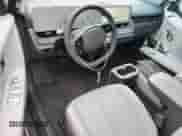 2023 Hyundai Ioniq 5 SEL z VIN KM8KN4AE8PU186655, wystawiony jako Copart lot #37312514 z przebiegiem 13 795 mil mil oraz . Historia ofert i sprzedaży dostępna na DreamBid. Obrazek 8.