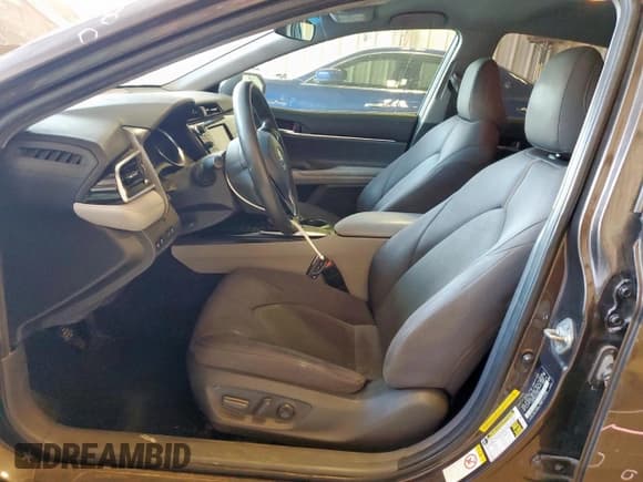 ✅ 2018 Toyota Camry LE • VIN: 4T1B11HK0JU558051 • Lot: 91110045. Wystawiony na Copart z przebiegiem 71 128 mil. Bezpłatny archiwum sprzedaży aukcyjnych z USA i szczegółowy raport historii pojazdu na DreamBid. Zdjęcie 7.