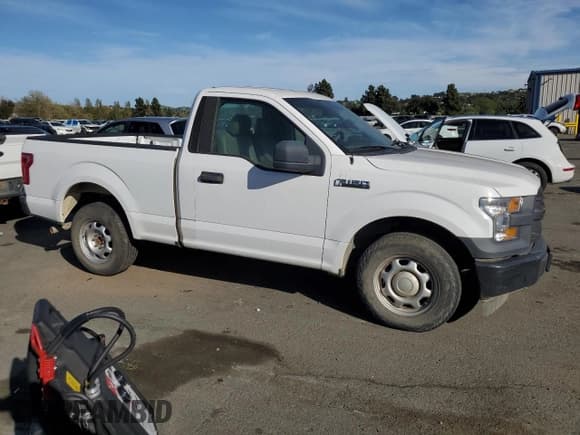 ✅ 2017 Ford F-150 XL • VIN: 1FTMF1CF2HKC86570 • Lot: 51863205. Wystawiony na Copart z przebiegiem 181 397 mil. Bezpłatny archiwum sprzedaży aukcyjnych z USA i szczegółowy raport historii pojazdu na DreamBid. Zdjęcie 4.