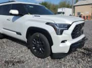 ✅ 2024 Toyota Sequoia Platinum • VIN: 7SVAAABA1RX042426 • Lot: 84625595. Wystawiony na Copart z przebiegiem 20 594 mil. Bezpłatny archiwum sprzedaży aukcyjnych z USA i szczegółowy raport historii pojazdu na DreamBid. Zdjęcie 13.