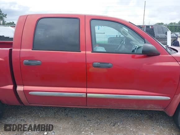 2006 Dodge Dakota Laramie with VIN 1D7HE58N26S713938, listed as a IAAI auction lot 42228131 with 175,608 mi miles and . Bid and sale history available at DreamBid. Image 13.