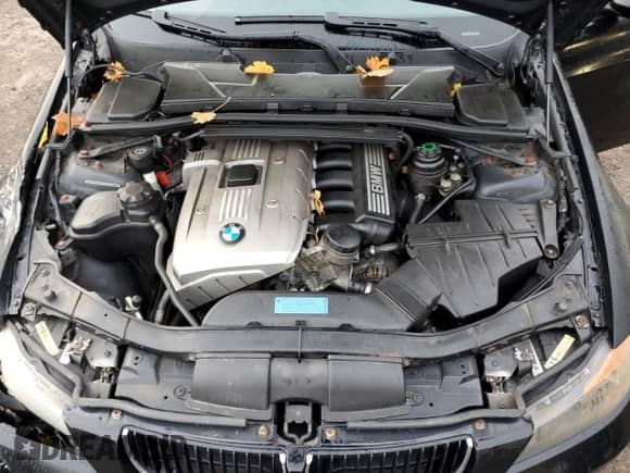 2006 BMW 3 Series 325i z VIN WBAVB13556KR56078, wystawiony jako Copart lot #78587984 z przebiegiem 165 240 mil mil oraz Czysty tytuł • Clean title. Historia ofert i sprzedaży dostępna na DreamBid. Obrazek 11.