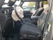 ✅ 2020 Jeep Wrangler Unlimited Sahara • VIN: 1C4HJXEM2LW337002 • Lot: 71056504. Wystawiony na Copart z przebiegiem Nie podano. Bezpłatny archiwum sprzedaży aukcyjnych z USA i szczegółowy raport historii pojazdu na DreamBid. Zdjęcie 7.