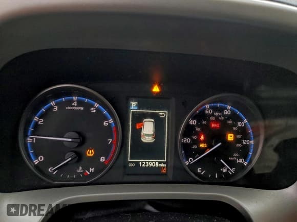 ✅ 2017 Toyota RAV4 LE • VIN: 2T3ZFREV5HW389532 • Lot: 93949665. Wystawiony na Copart z przebiegiem 123 908 mil. Bezpłatny archiwum sprzedaży aukcyjnych z USA i szczegółowy raport historii pojazdu na DreamBid. Zdjęcie 9.