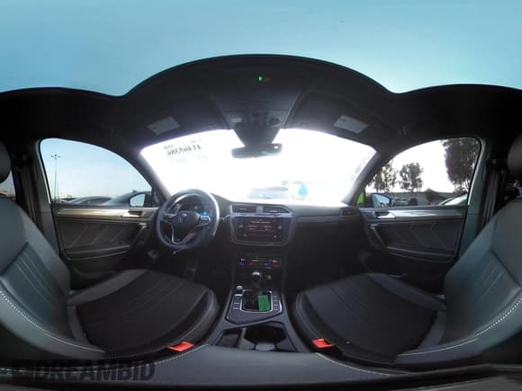 ✅ 2024 Volkswagen Tiguan SE R-Line Black • VIN: 3VVCB7AX1RM064314 • Lot: 41465386. Wystawiony na IAAI z przebiegiem 7 626 mil. Bezpłatny archiwum sprzedaży aukcyjnych z USA i szczegółowy raport historii pojazdu na DreamBid. Zdjęcie 19.