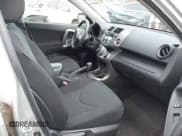 ✅ 2008 Toyota RAV4 Sport • VIN: JTMZK32V685016181 • Lot: 42194844. Wystawiony na IAAI z przebiegiem 43 521 mil. Bezpłatny archiwum sprzedaży aukcyjnych z USA i szczegółowy raport historii pojazdu na DreamBid. Zdjęcie 5.