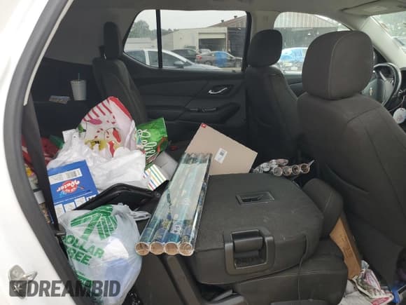 ✅ 2018 Chevrolet Traverse LT Cloth • VIN: 1GNERGKWXJJ162341 • Lot: 54055004. Wystawiony na Copart z przebiegiem 213 800 mil. Bezpłatny archiwum sprzedaży aukcyjnych z USA i szczegółowy raport historii pojazdu na DreamBid. Zdjęcie 11.