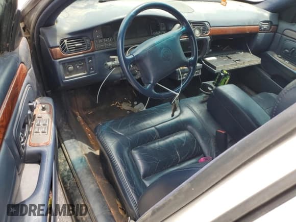 ✅ 1997 Cadillac DeVille Limousine • VIN: 1GEEH90Y7VU700100 • Lot: 59958015. Wystawiony na Copart z przebiegiem Nie podano. Bezpłatny archiwum sprzedaży aukcyjnych z USA i szczegółowy raport historii pojazdu na DreamBid. Zdjęcie 8.