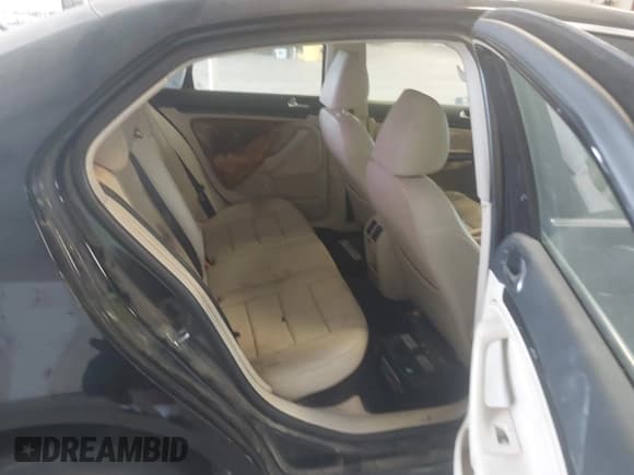 ✅ 2010 Volkswagen Jetta SE • VIN: 3VWRX7AJ2AM047366 • Lot: 42978657. Listed on IAAI with 177,501 mi. Free auction sales archive from the USA and detailed vehicle history report at DreamBid. Image 8.