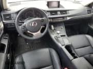 ✅ 2015 Lexus CT 200h • VIN: JTHKD5BH4F2211369 • Lot: 70452385. Wystawiony na Copart z przebiegiem 155 233 mil. Bezpłatny archiwum sprzedaży aukcyjnych z USA i szczegółowy raport historii pojazdu na DreamBid. Zdjęcie 8.