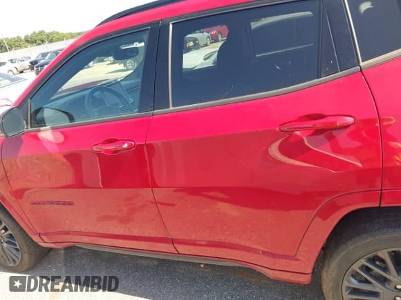 ✅ 2022 Jeep Compass Limited • VIN: 3C4NJDCB5NT233194 • Lot: 42776577. Wystawiony na IAAI z przebiegiem 57 057 mil. Bezpłatny archiwum sprzedaży aukcyjnych z USA i szczegółowy raport historii pojazdu na DreamBid. Zdjęcie 15.