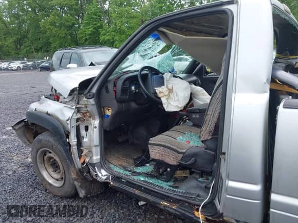 2001 Dodge 1500 z VIN 1B7HC16Y51S317811, wystawiony jako IAAI lot #42436049 z przebiegiem 58 817 mil mil oraz . Historia ofert i sprzedaży dostępna na DreamBid. Obrazek 6.