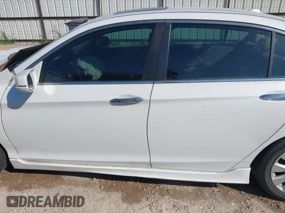 ✅ 2015 Honda Accord EX-L • VIN: 1HGCR2F86FA233638 • Lot: 43322995. Listed on IAAI with 126,642 mi. Free auction sales archive from the USA and detailed vehicle history report at DreamBid. Image 15.