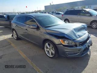 ✅ 2016 Volvo V60 T5 Premier • VIN: YV1612SK7G1311506 • Lot: 43797333. Wystawiony na IAAI z przebiegiem 100 062 mil. Bezpłatny archiwum sprzedaży aukcyjnych z USA i szczegółowy raport historii pojazdu na DreamBid. Zdjęcie 1.