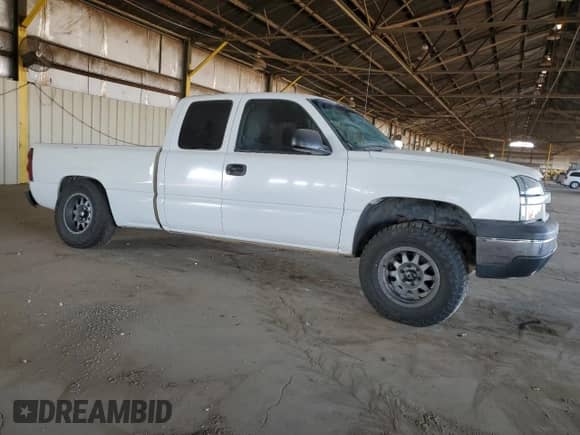 ✅ 2005 Chevrolet Silverado 1500 LS • VIN: 1GCEK19V05Z102728 • Lot: 42457325. Wystawiony na Copart z przebiegiem 313 488 mil mil. Skorzystaj z bezpłatnego archiwum sprzedaży aukcyjnych z USA i zobacz szczegółowy raport historii pojazdu na DreamBid. Zdjęcie 4.