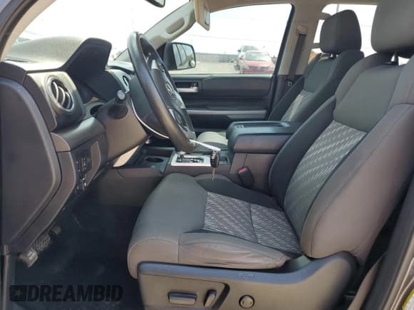 ✅ 2018 Toyota Tundra SR5 • VIN: 5TFEM5F16JX133054 • Лот: 53459035. Опубликован ранее на Copart с пробегом 74 317 миль. Бесплатный доступ к архиву аукционных продаж из США и подробный отчёт об истории автомобиля на DreamBid. Изображение 7.