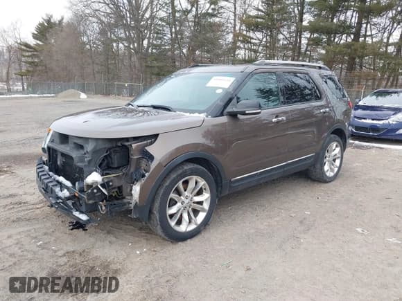 ✅ 2015 Ford Explorer XLT • VIN: 1FM5K8D80FGA84167 • Lot: 41605234. Wystawiony na IAAI z przebiegiem 90 217 mil. Bezpłatny archiwum sprzedaży aukcyjnych z USA i szczegółowy raport historii pojazdu na DreamBid. Zdjęcie 2.