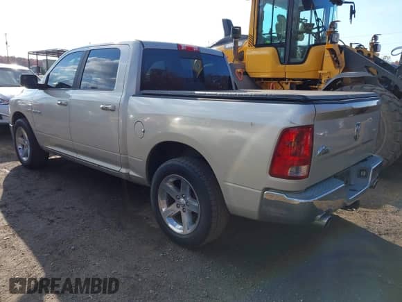2010 Dodge 1500 ST с VIN 1D7RB1CT5AS206066, выставлен на аукционе IAAI как лот 43596546 с пробегом 140 987 миль миль и . История ставок и продаж доступна на DreamBid. Изображение 3.