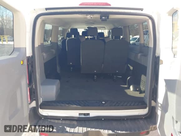 ✅ 2018 Ford Transit Passenger XL • VIN: 1FBZX2YMXJKB06357 • Лот: 43925982. Опубликован ранее на IAAI с пробегом 73 191 миль. Бесплатный доступ к архиву аукционных продаж из США и подробный отчёт об истории автомобиля на DreamBid. Изображение 19.