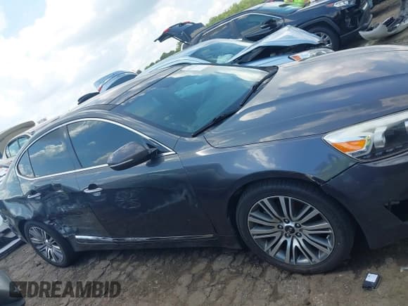 ✅ 2016 Kia Cadenza Premium • VIN: KNALN4D74G5218076 • Lot: 42123328. Wystawiony na IAAI z przebiegiem 184 792 mil. Bezpłatny archiwum sprzedaży aukcyjnych z USA i szczegółowy raport historii pojazdu na DreamBid. Zdjęcie 13.