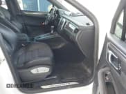 ✅ 2018 Porsche Macan GTS • VIN: WP1AG2A5XJLB62058 • Lot: 43514460. Wystawiony na IAAI z przebiegiem 55 995 mil. Bezpłatny archiwum sprzedaży aukcyjnych z USA i szczegółowy raport historii pojazdu na DreamBid. Zdjęcie 5.