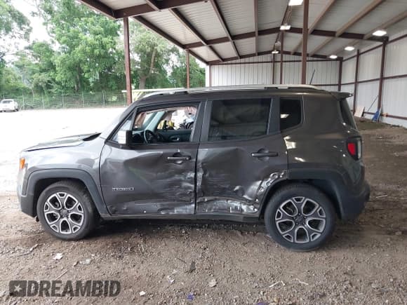 ✅ 2018 Jeep Renegade Limited • VIN: ZACCJADB2JPH42097 • Lot: 42720118. Listed on IAAI with 175,749 mi. Free auction sales archive from the USA and detailed vehicle history report at DreamBid. Image 15.