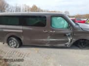 ✅ 2018 Nissan NV 3500 HD SL • VIN: 5BZAF0AA2JN850131 • Lot: 43685889. Wystawiony na IAAI z przebiegiem 236 719 mil. Bezpłatny archiwum sprzedaży aukcyjnych z USA i szczegółowy raport historii pojazdu na DreamBid. Zdjęcie 13.