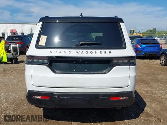 ✅ 2024 Jeep Grand Wagoneer Series II • VIN: 1C4SJSFP8RS186202 • Lot: 43154418. Wystawiony na IAAI z przebiegiem Nie podano. Bezpłatny archiwum sprzedaży aukcyjnych z USA i szczegółowy raport historii pojazdu na DreamBid. Zdjęcie 16.