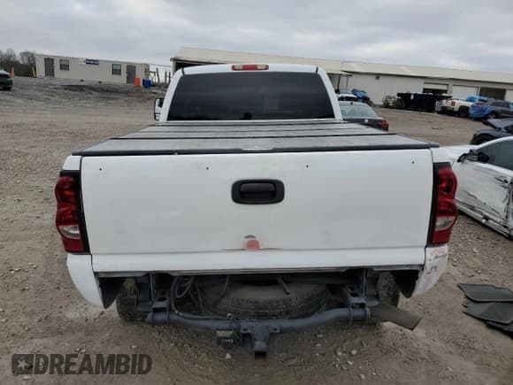 ✅ 2003 Chevrolet Silverado 2500HD LS • VIN: 1GCHC29U03E371453 • Lot: 85531544. Wystawiony na Copart z przebiegiem 149 837 mil. Bezpłatny archiwum sprzedaży aukcyjnych z USA i szczegółowy raport historii pojazdu na DreamBid. Zdjęcie 6.