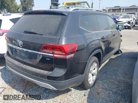 ✅ 2018 Volkswagen Atlas SE • VIN: 1V2CR2CA5JC571436 • Lot: 42517629. Listed on IAAI with 77,559 mi. Free auction sales archive from the USA and detailed vehicle history report at DreamBid. Image 4.