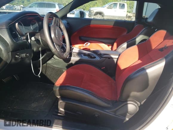 ✅ 2018 Dodge Challenger R/T Scat Pack • VIN: 2C3CDZFJ6JH121428 • Lot: 66690163. Wystawiony na Copart z przebiegiem Nie podano. Bezpłatny archiwum sprzedaży aukcyjnych z USA i szczegółowy raport historii pojazdu na DreamBid. Zdjęcie 7.