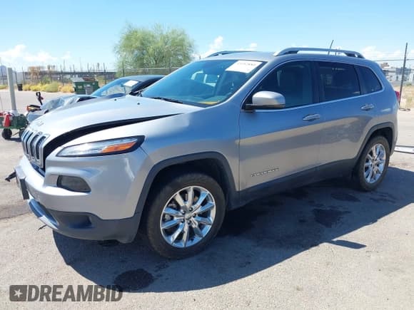 ✅ 2016 Jeep Cherokee Limited • VIN: 1C4PJMDB9GW240007 • Lot: 43182880. Listed on IAAI with 129,300 mi. Free auction sales archive from the USA and detailed vehicle history report at DreamBid. Image 19.