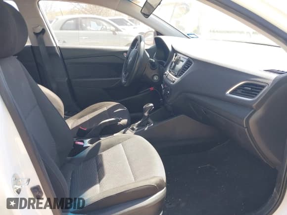 ✅ 2018 Hyundai Accent SE • VIN: 3KPC24A37JE026210 • Lot: 41753981. Wystawiony na IAAI z przebiegiem 136 056 mil. Bezpłatny archiwum sprzedaży aukcyjnych z USA i szczegółowy raport historii pojazdu na DreamBid. Zdjęcie 5.