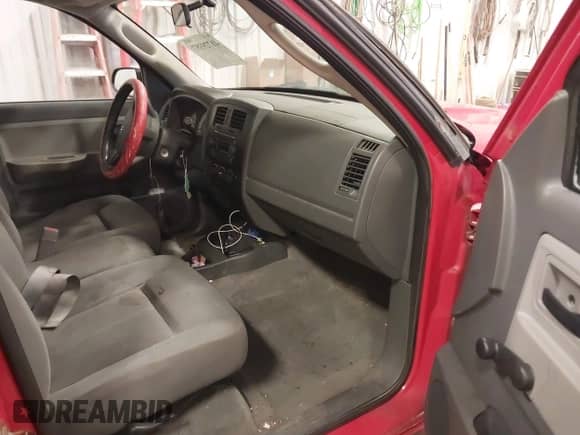 2006 Dodge Dakota ST with VIN 1D7HW22K46S506882, listed as a IAAI auction lot 41729357 with 178,313 mi miles and . Bid and sale history available at DreamBid. Image 5.