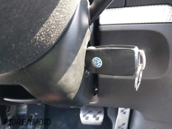 ✅ 2008 Volkswagen R32 • VIN: WVWKC71K18W167503 • Lot: 43004399. Listed on IAAI with 160,163 mi. Free auction sales archive from the USA and detailed vehicle history report at DreamBid. Image 11.