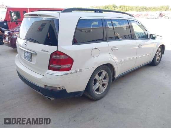 ✅ 2007 Mercedes-Benz GL 450 • VIN: 4JGBF71E57A242339 • Lot: 42805821. Wystawiony na IAAI z przebiegiem 252 818 mil. Bezpłatny archiwum sprzedaży aukcyjnych z USA i szczegółowy raport historii pojazdu na DreamBid. Zdjęcie 4.