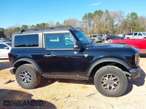 ✅ 2023 Ford Bronco • VIN: 1FMDE5CP7PLB01355 • Lot: 43801686. Listed on IAAI with 52,398 mi. Free auction sales archive from the USA and detailed vehicle history report at DreamBid. Image 13.