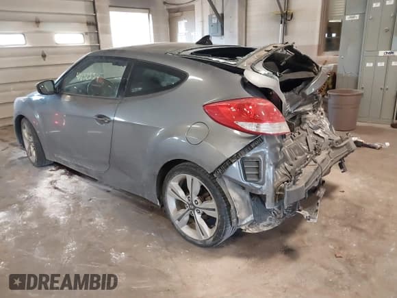 ✅ 2017 Hyundai Veloster • VIN: KMHTC6AD7HU321025 • Lot: 41432334. Wystawiony na IAAI z przebiegiem 88 647 mil. Bezpłatny archiwum sprzedaży aukcyjnych z USA i szczegółowy raport historii pojazdu na DreamBid. Zdjęcie 3.