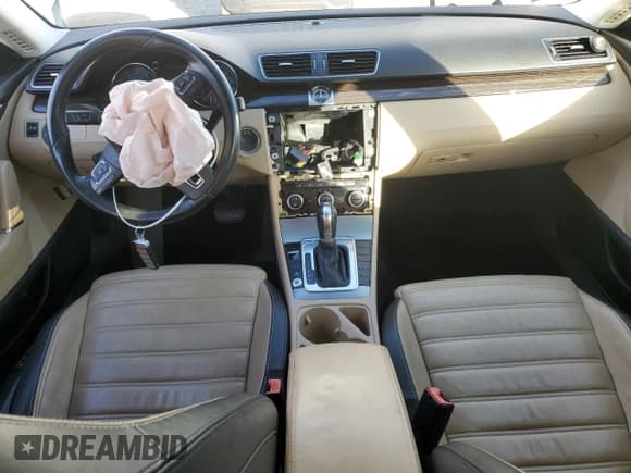 ✅ 2014 Volkswagen CC Executive • VIN: WVWRN7AN3EE513913 • Lot: 82604685. Listed on Copart with 120,862 mi. Free auction sales archive from the USA and detailed vehicle history report at DreamBid. Image 8.