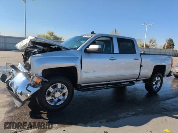 ✅ 2015 Chevrolet Silverado 2500HD LT • VIN: 1GC1KVEG0FF565050 • Lot: 53177405. Wystawiony na Copart z przebiegiem 212 686 mil. Bezpłatny archiwum sprzedaży aukcyjnych z USA i szczegółowy raport historii pojazdu na DreamBid. Zdjęcie 1.